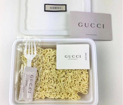 古奇的泡泡面能让网民开怀大笑吗“GUCCI”真的不读“哭泣”这些奢侈品牌张开嘴是错误的