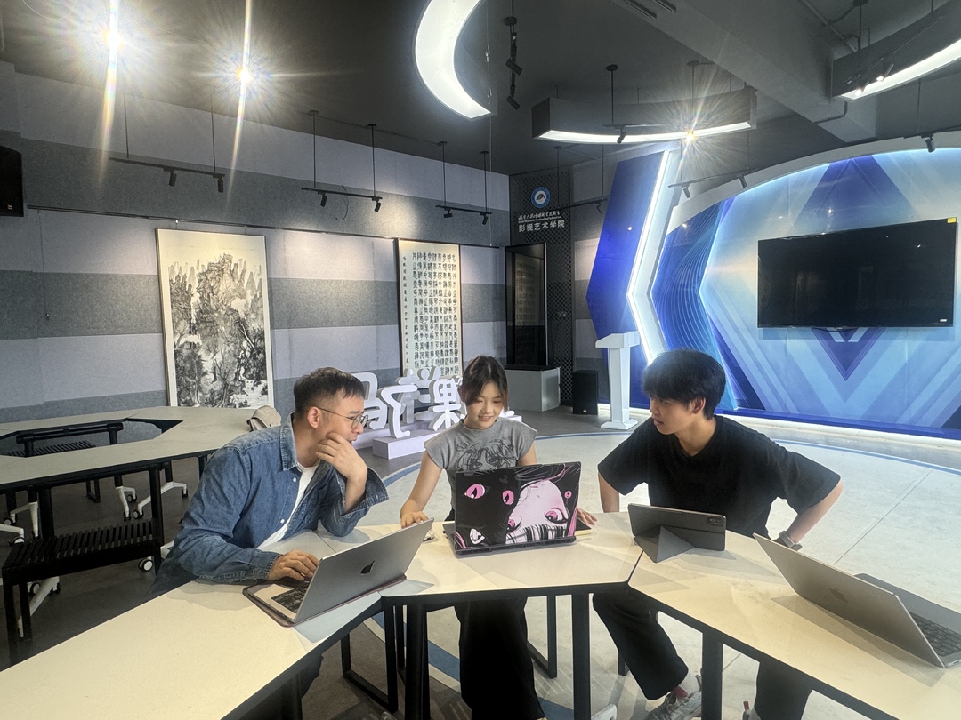 湖南学子用AI把古诗唱成歌